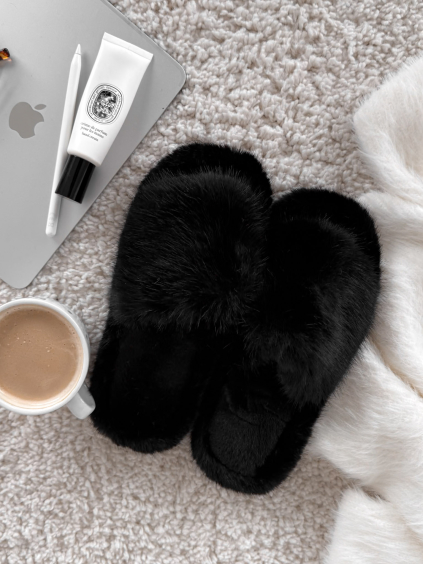 Čierne huňaté šľapky PUFFY