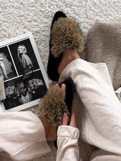 Čiernohnedé domáce šľapky FURLUNY s kožúškom