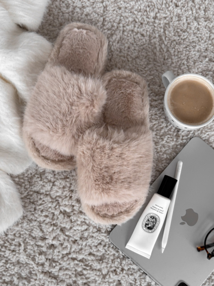 Krémové huňaté šľapky PUFFY