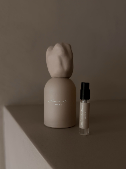Vzorka Eau de Parfum ORÉE · kvetinová jemnosť & hodvábne drevo · 2,5 ml