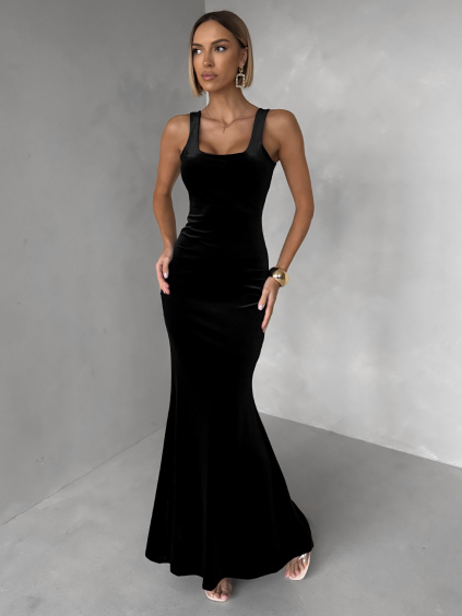 Čierne zamatové priliehavé spoločenské šaty UMERY