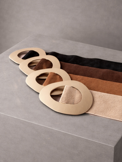 Hnědý elegantní semišový pásek XELMINA (Veľkosť 110 cm)