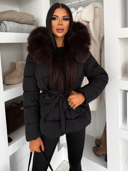 Černá zimní vypasovaná bunda BRUNEVA s hnědým kožíškem (Veľkosť L/XL)