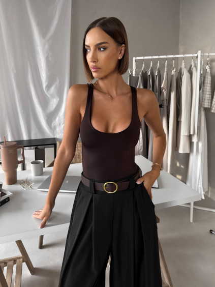 Tmavo hnedé elastické basic body ORELIAbs výstrihom (Veľkosť ONESIZE)