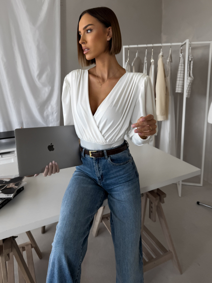 Bílé elegantní body KORBIX s výstřihem (Veľkosť ONESIZE)
