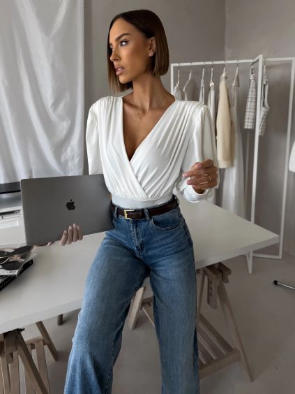 Bílé elegantní body KORBIX s výstřihem (Veľkosť ONESIZE)