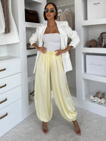 Žlté saténové balónové široké nohavice KALLOS (Veľkosť ONESIZE)