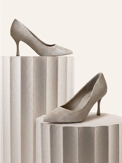 Béžové semišové lodičky ORIVA na podpätku (Veľkosť 36)