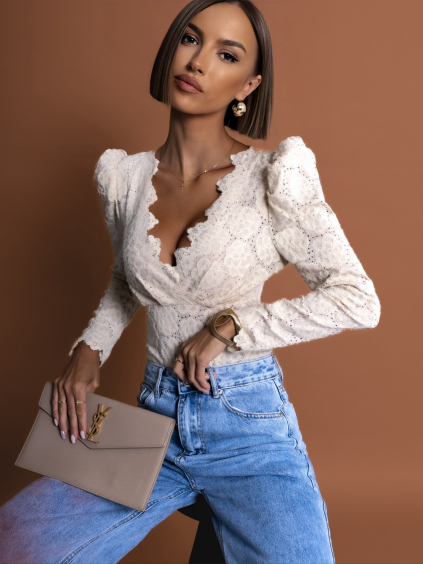 Krémové elegantné body CESAR s výstrihom