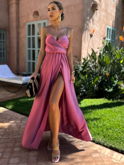 Malinové dlhé saténové spoločenské šaty PATILLA s rázporkom