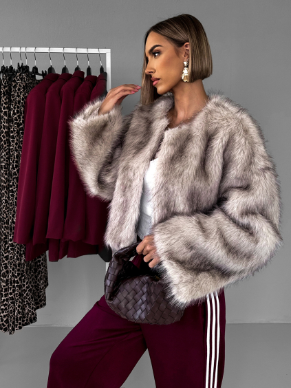 Béžový krátký faux fur kožíšek HILDAR (Veľkosť M/L)