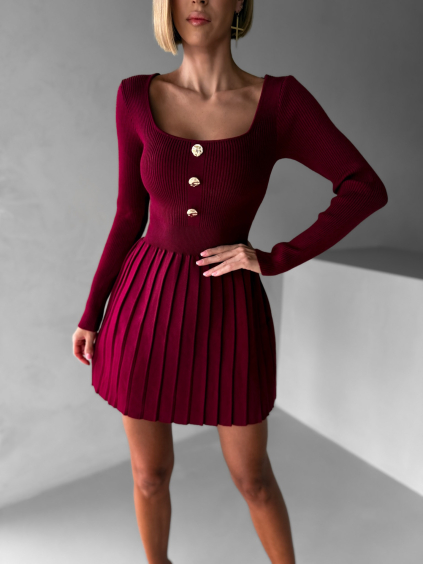 Vínové krátke plisované šaty LAKALA