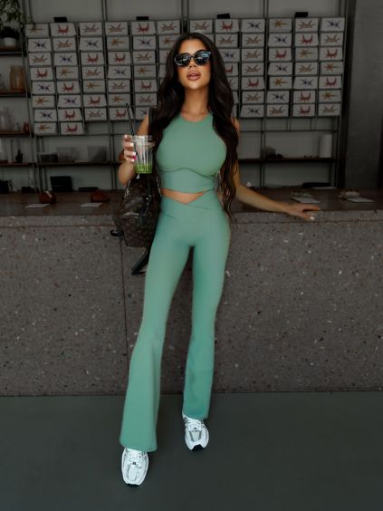 Zelené sportovní legíny ZETERA s push up efektem (Veľkosť L)