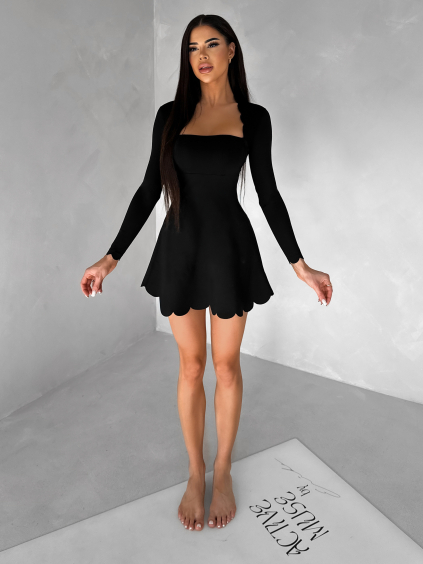 Černé tenisové vlnkované šaty RYTYLA s kraťásky (Veľkosť L)