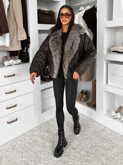 Tmavě hnědá koženková bunda NUVIRA s kožešinou (Veľkosť M/L)