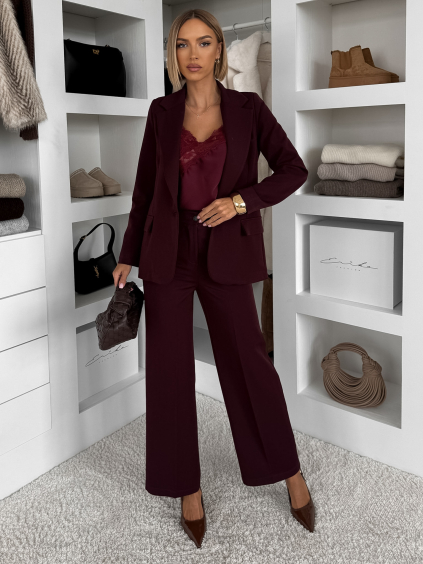 Vínový nohavicový elegantný kostým MIRANJO