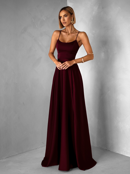 Vínové dlhé plesové šaty CELLINES so šnurovaním a rázporkom