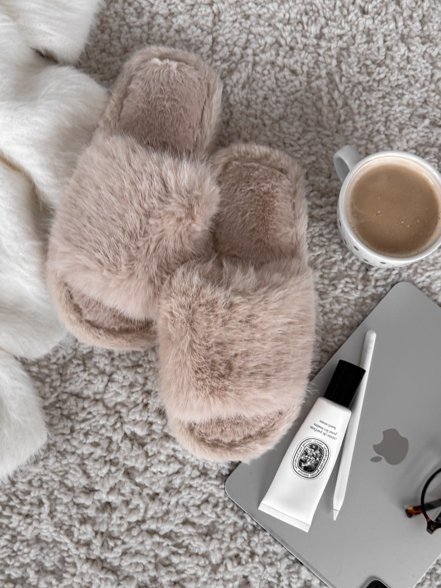 Krémové huňaté šľapky PUFFY Veľkosť: 36-37