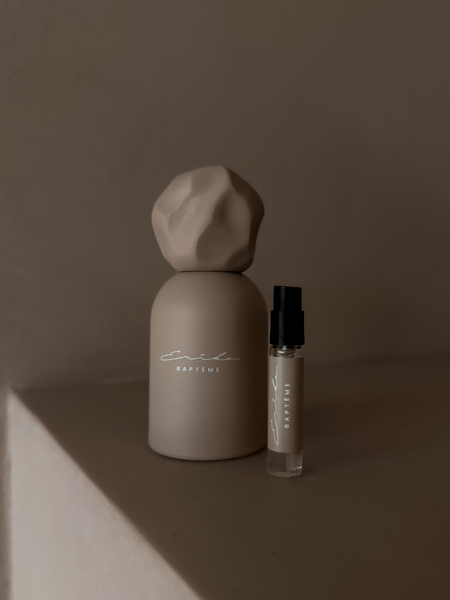 Vzorka Eau de Parfum BAPTÊME · jemná vôňa čistoty · 2,5 ml Objem: Vzorek 2,5 ml