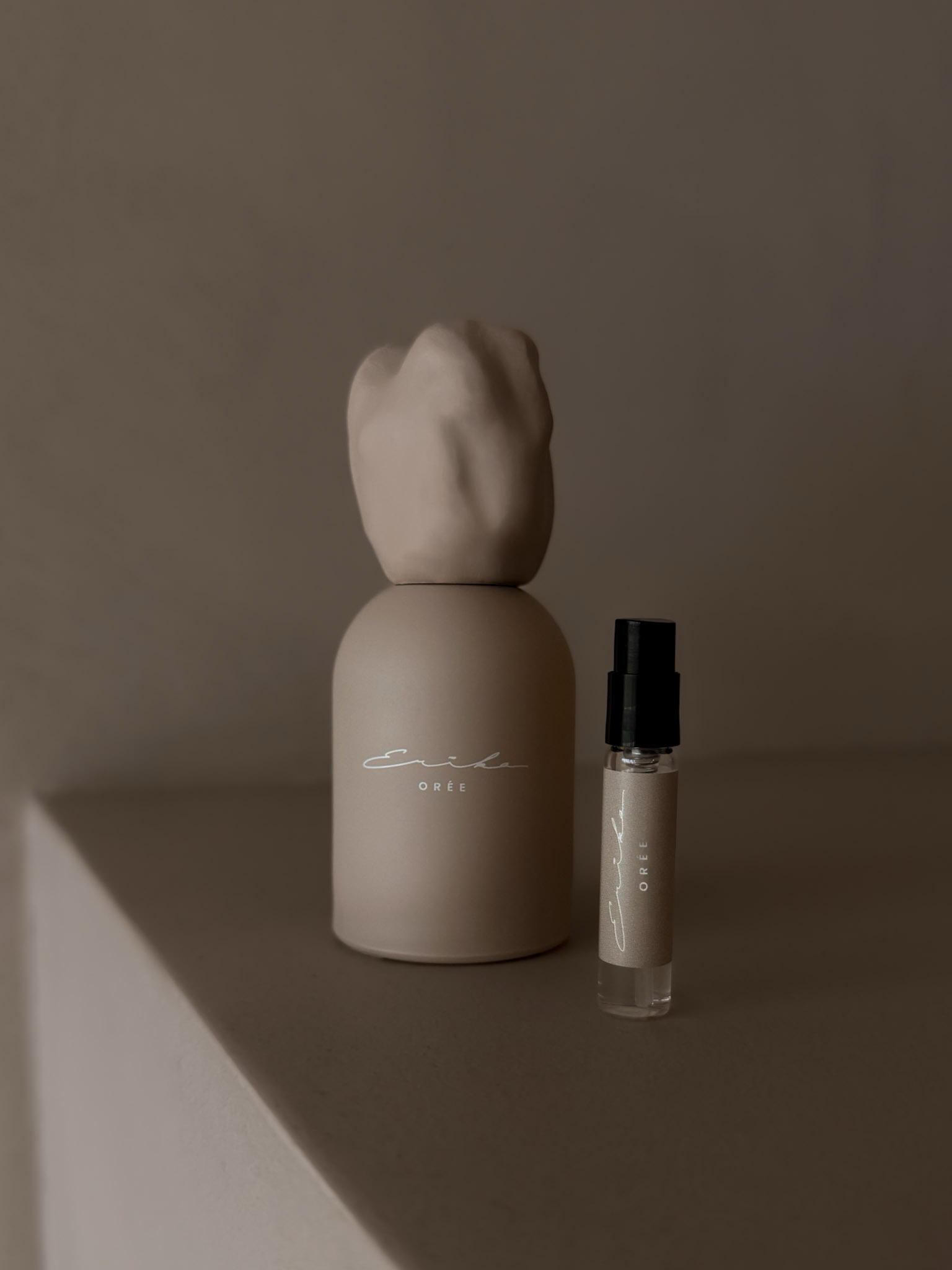 Vzorka Eau de Parfum ORÉE · kvetinová jemnosť & hodvábne drevo · 2,5 ml Objem: Vzorek 2,5 ml