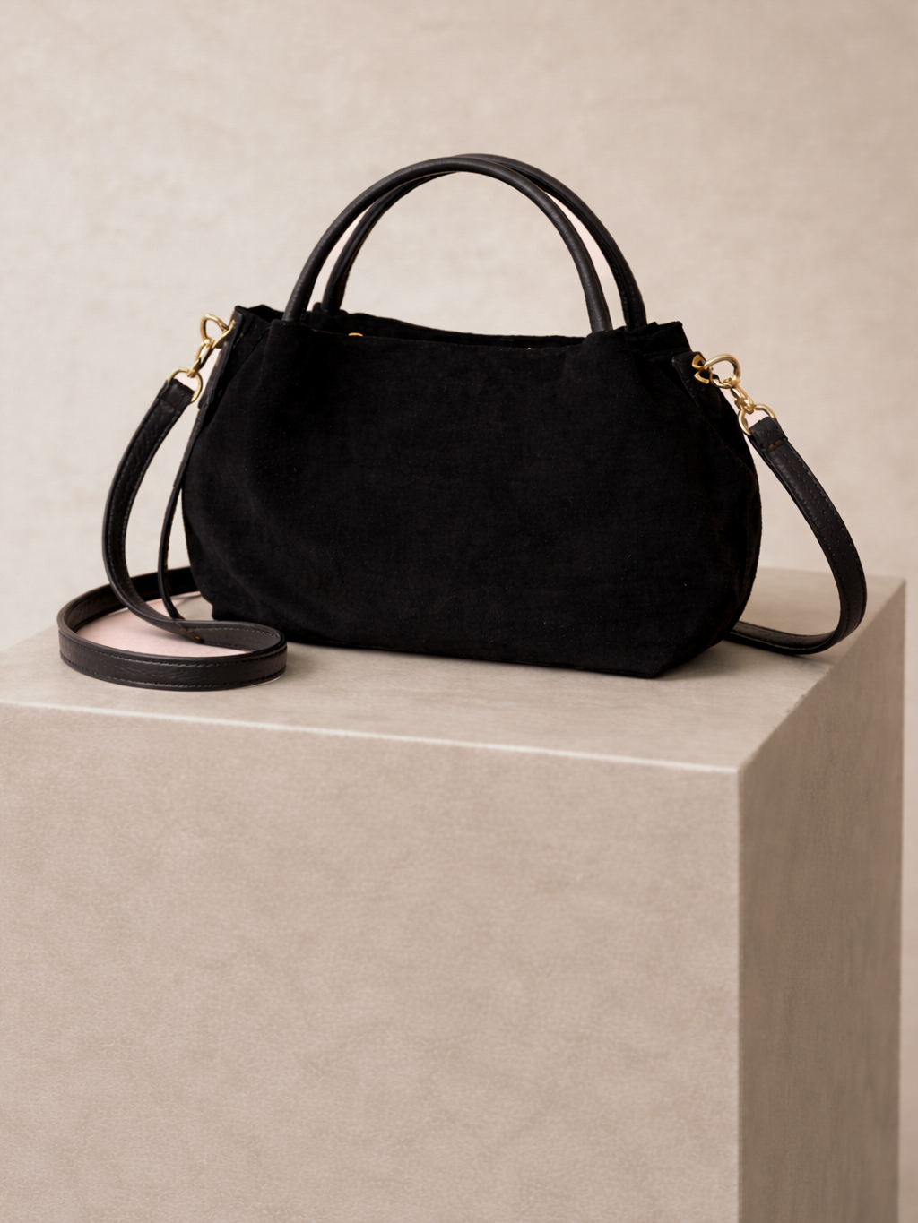 Čierna kožená semišová mini kabelka RUSKALA Veľkosť: ONESIZE