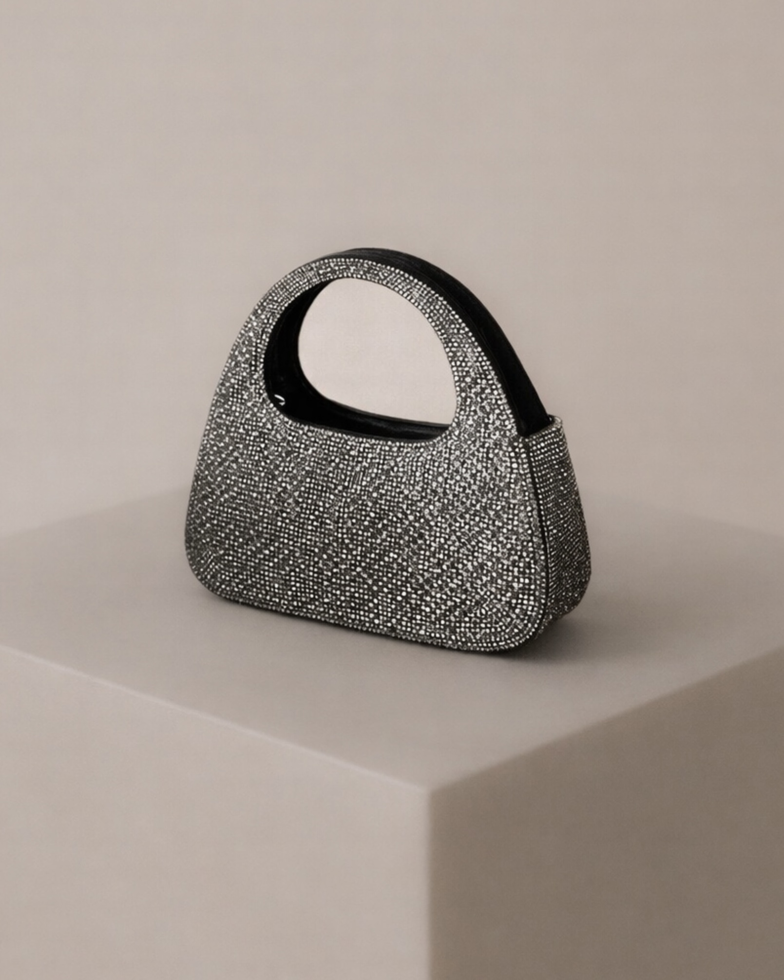 Čierna trblietavá kabelka HALIMOR Veľkosť: ONESIZE