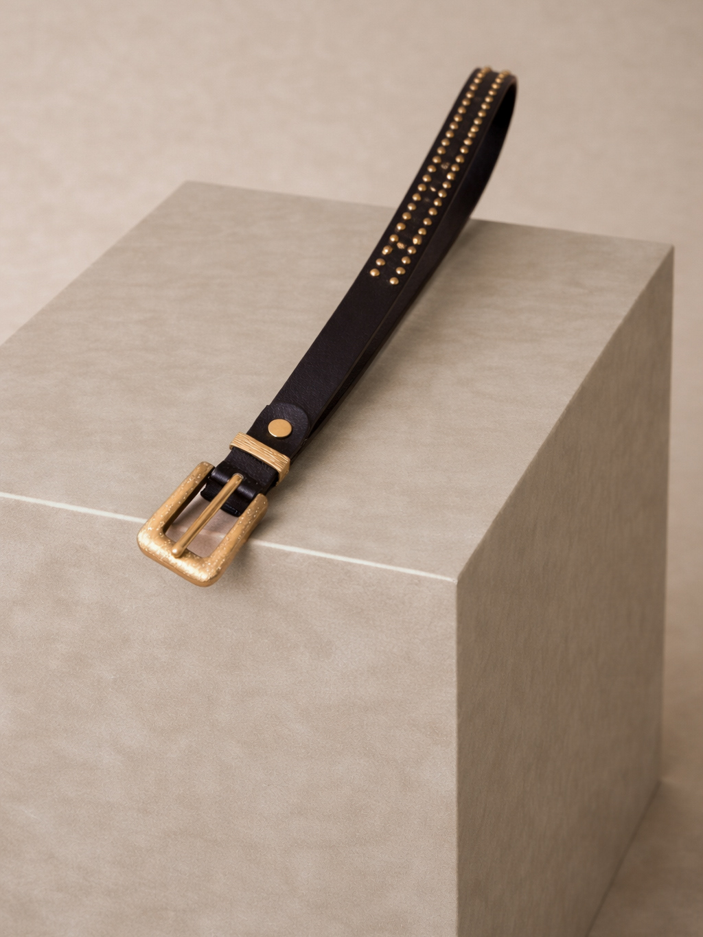 Čierny elegantný opasok ROVELIA Veľkosť: 120 cm