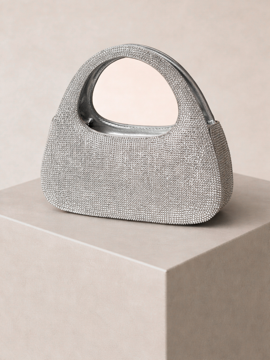 Strieborná trblietavá mini plesová kabelka HALIMOR Veľkosť: ONESIZE