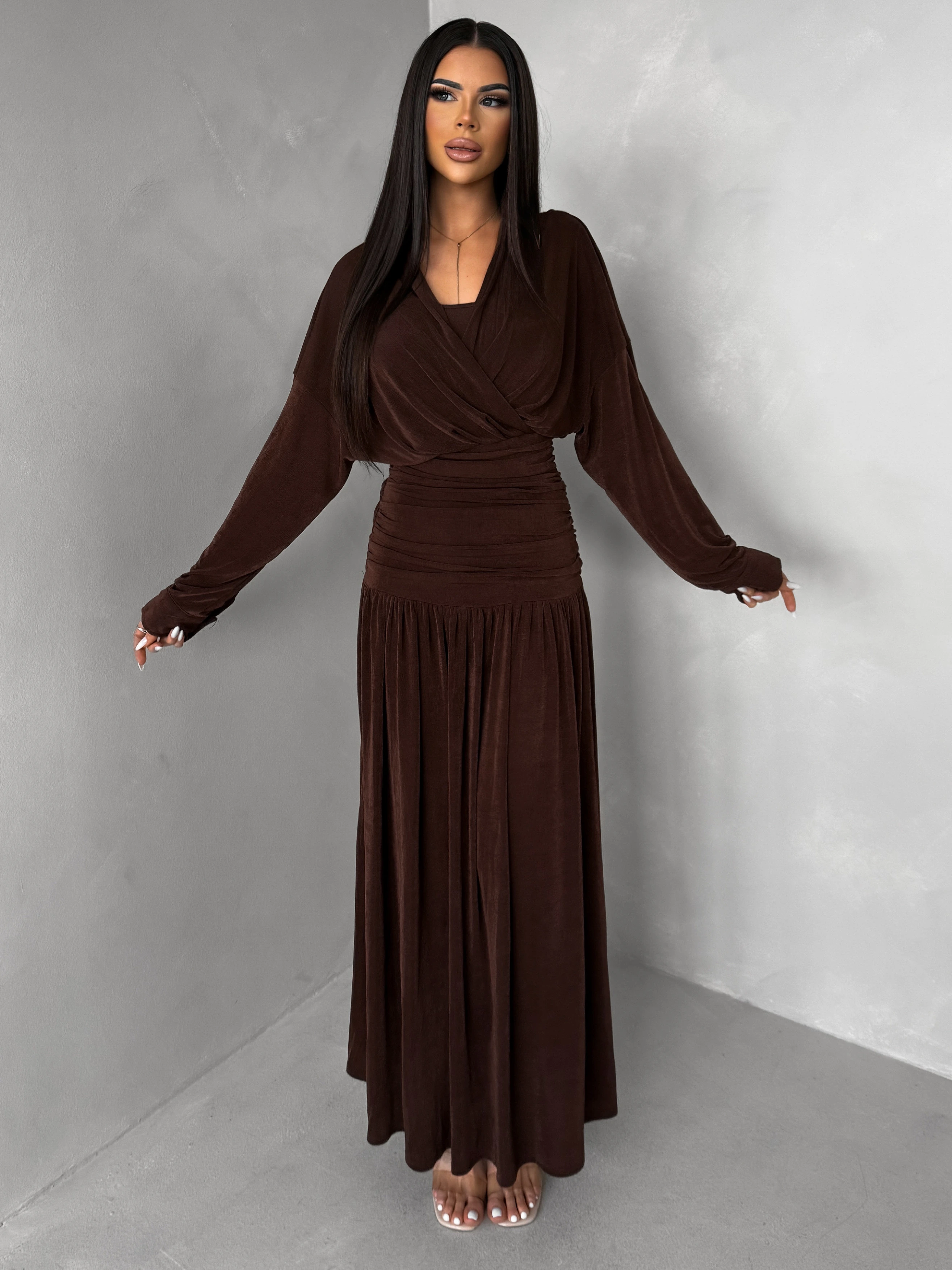 Hnedé dlhé elegantné šaty SPIRIT s riasením Veľkosť: S/M