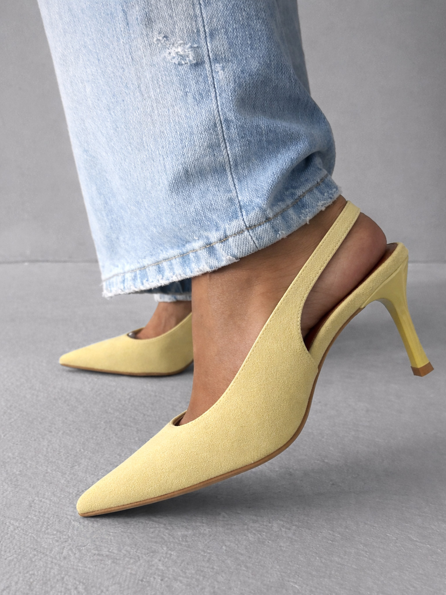 Žlté semišové nízke lodičky LITONA Veľkosť: 39