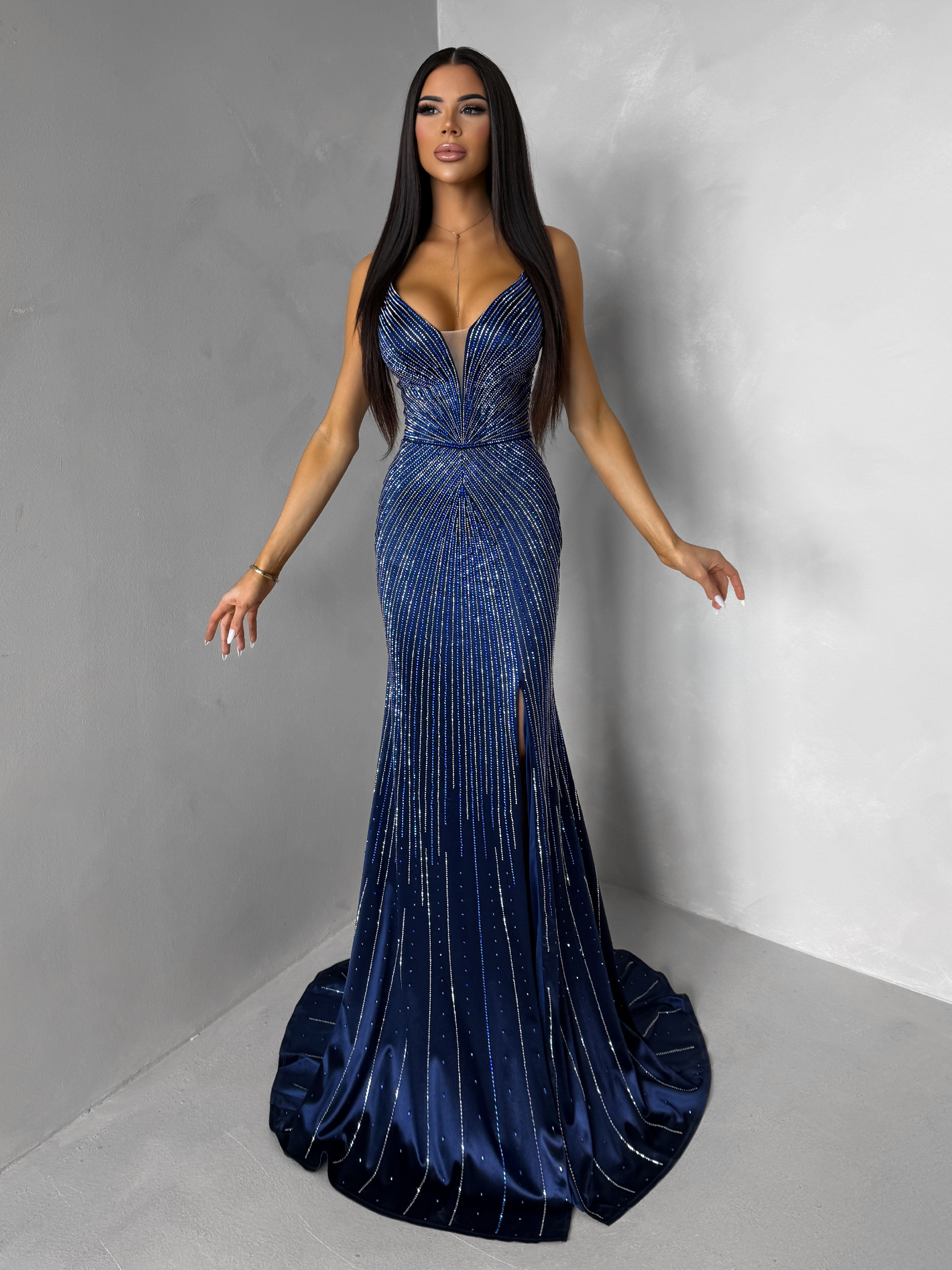 Tmavomodré plesové trblietavé dlhé šaty RAVELLE s rázporkom Veľkosť: S