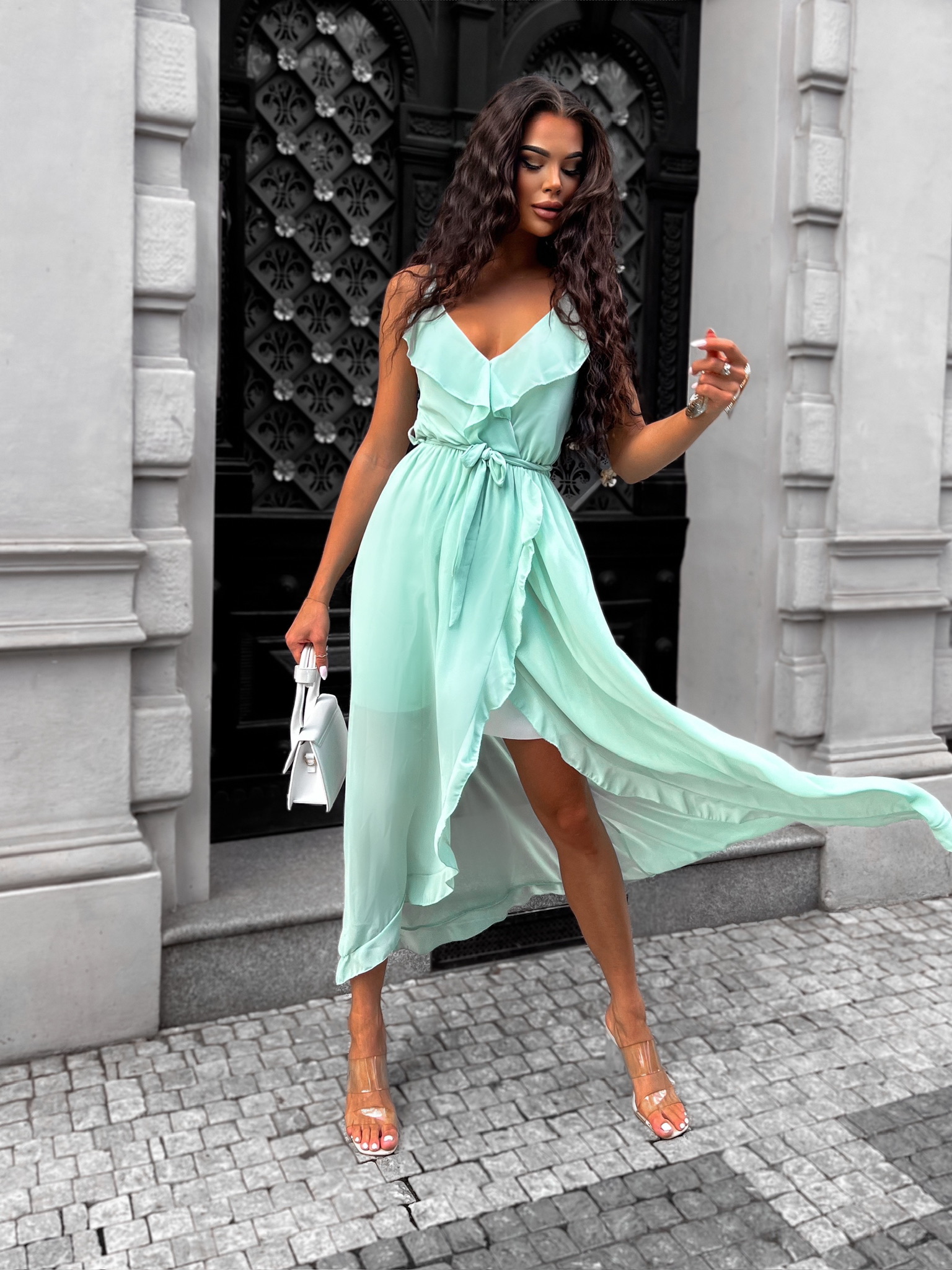 Mentolové volánikové šaty RHEA na ramienka