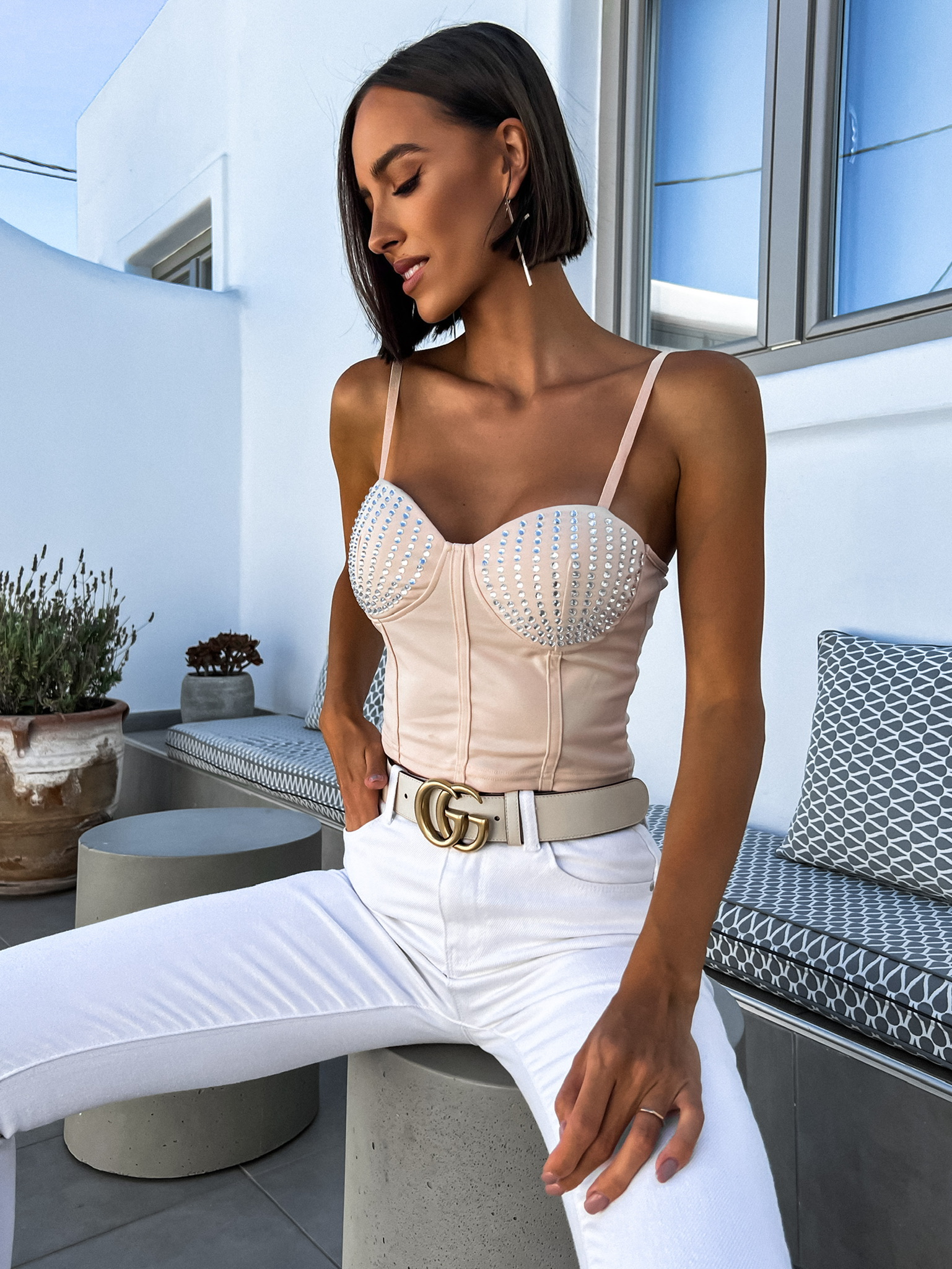 Béžový elegantný crop top RYKER s kamienkami Veľkosť: S/M