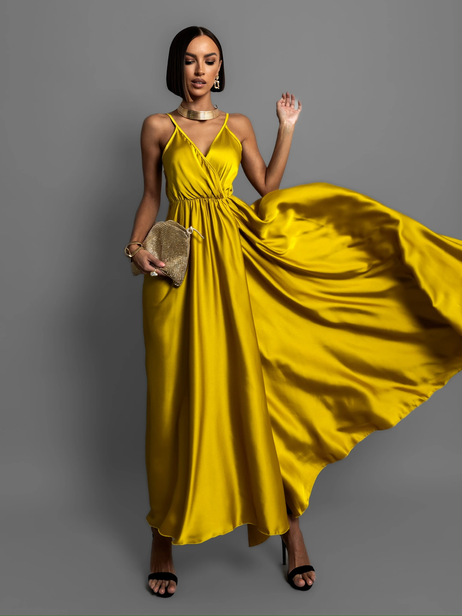 Okrové dlhé lesklé šaty PERFECTLY