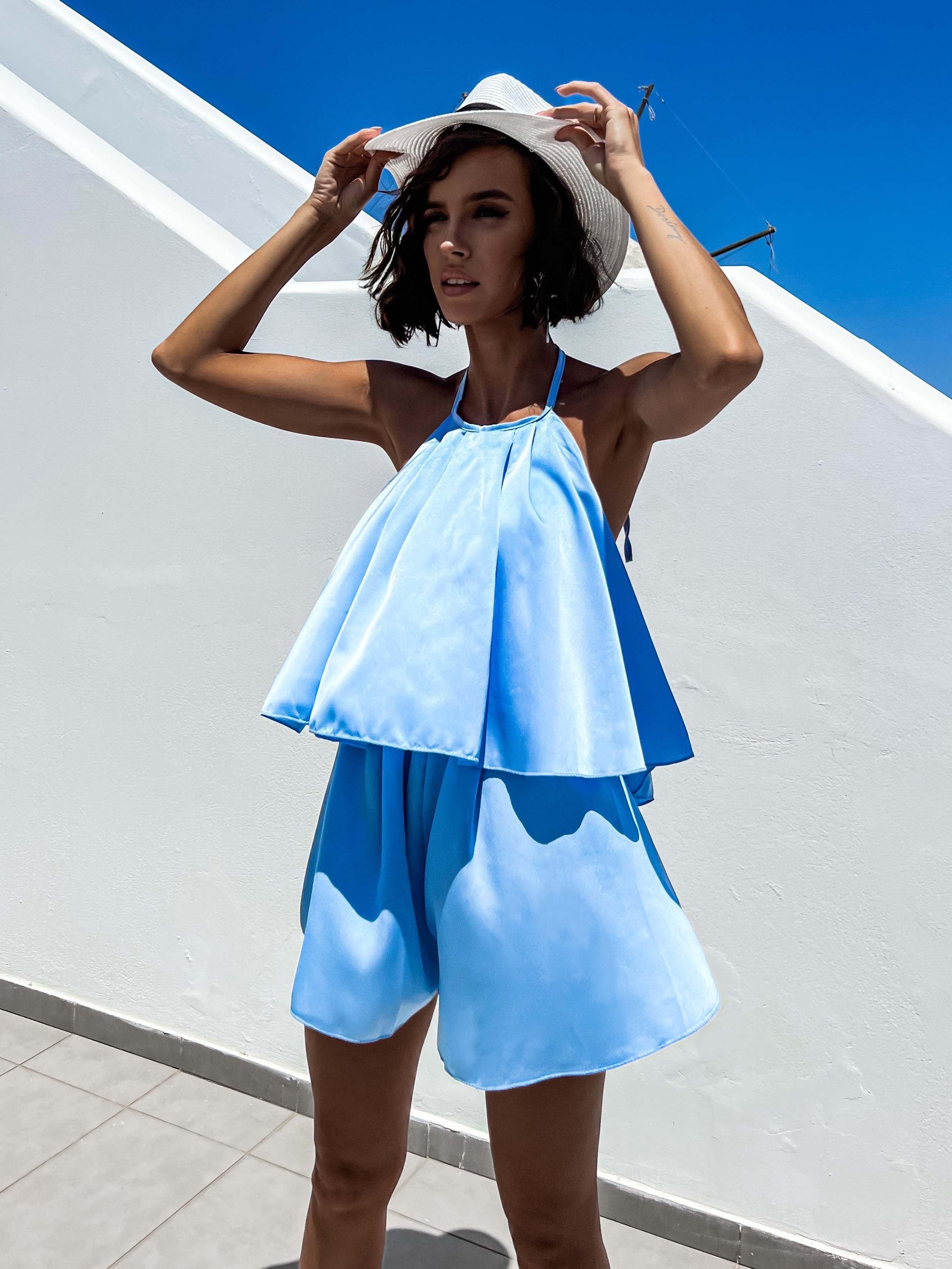 Svetlo modrý volánikový overal RHODYE so zaväzovaním za krk