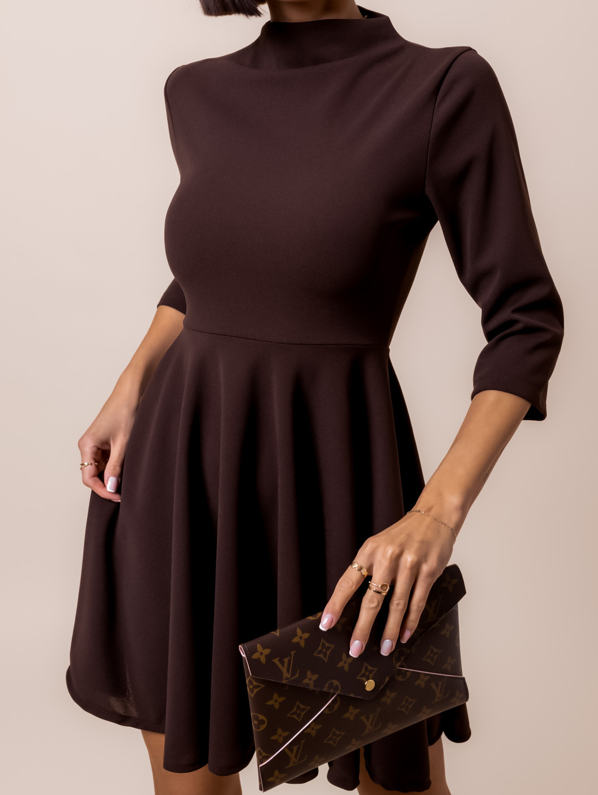 Tmavohnedé elegantné šaty GROUND s dlhým rukávom Veľkosť: ONESIZE