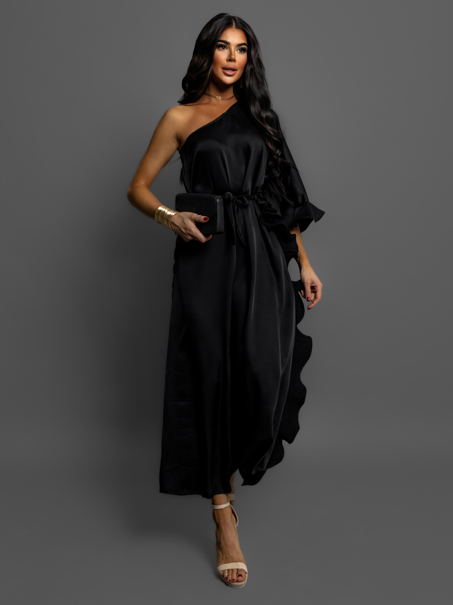 Čierne volánikové šaty DORRY cez jedno rameno Veľkosť: ONESIZE