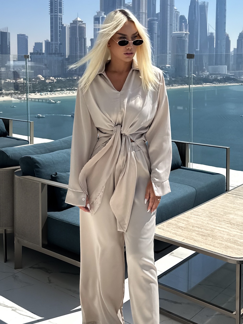 Krémová dlhšia košeľa NIRON na variabilné zaväzovanie Veľkosť: ONESIZE