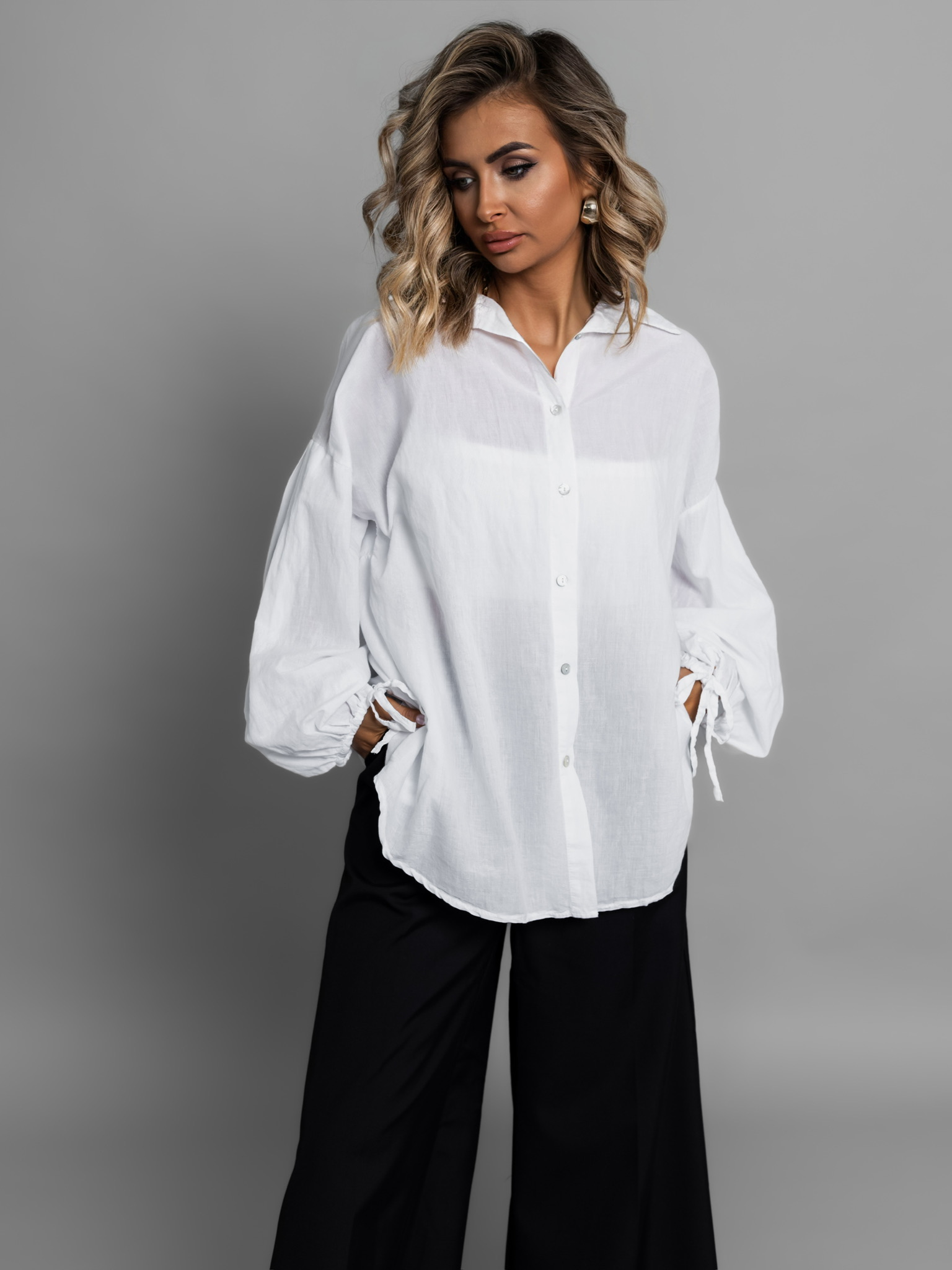 Biela bavlnená basic oversize košeľa ALEEZA Veľkosť: ONESIZE