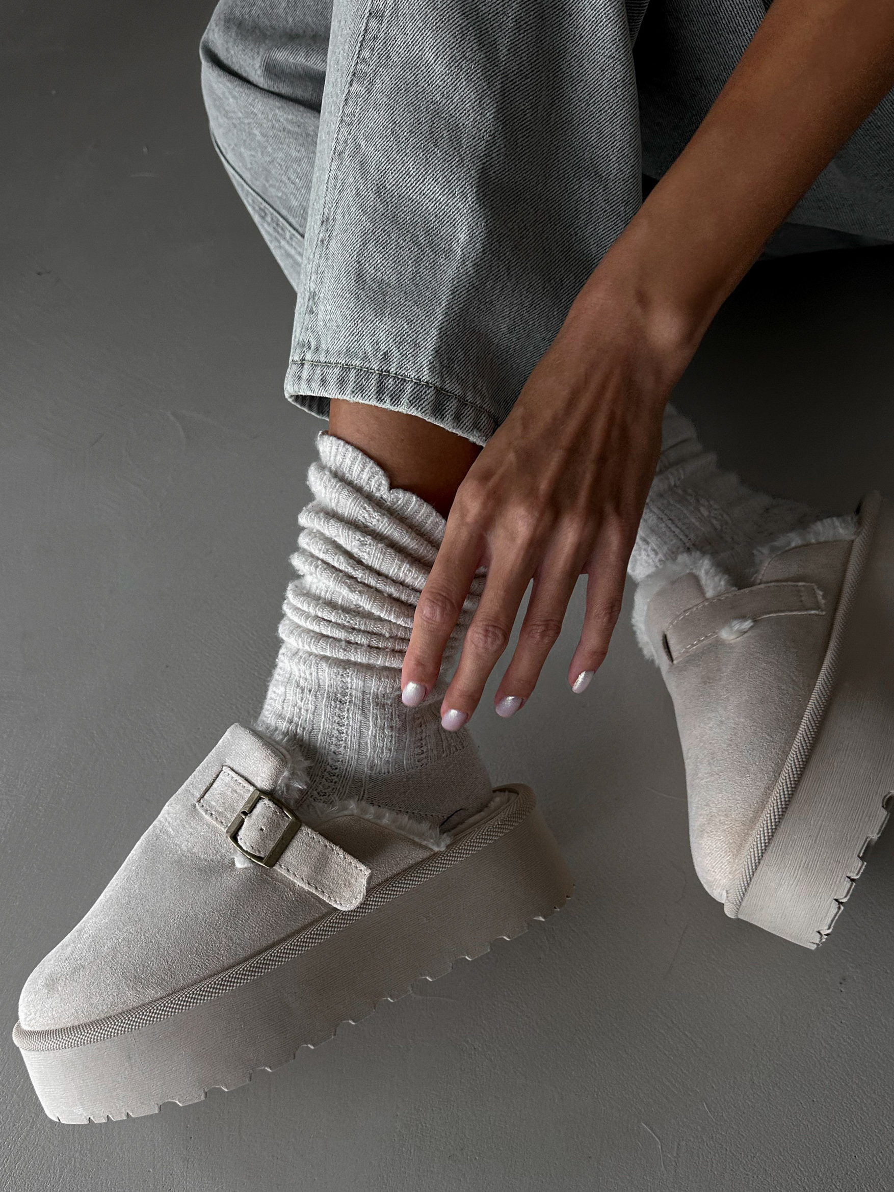 Krémové topánky BUCKLE s vysokou podrážkou Veľkosť: 36