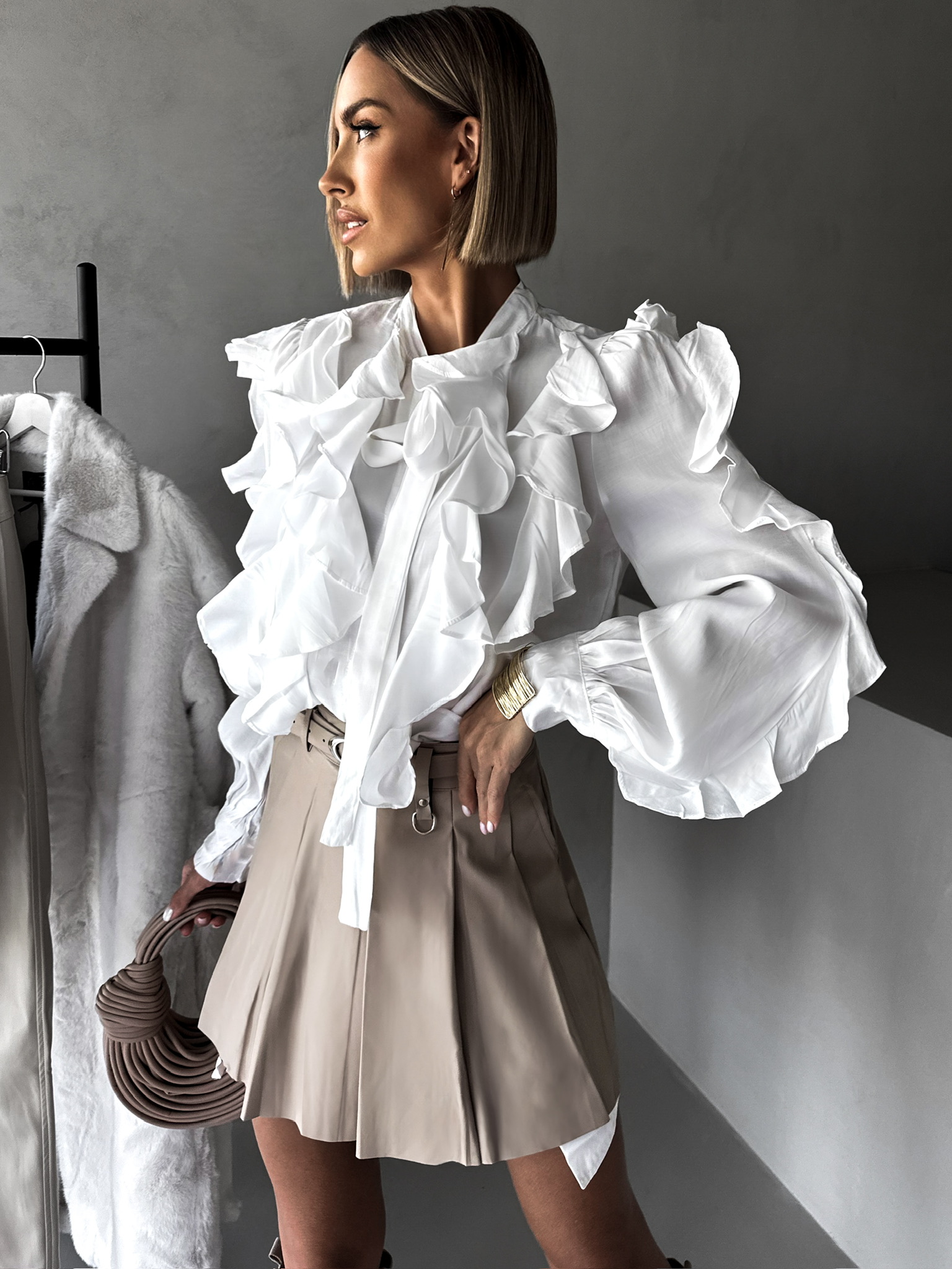 Biela elegantná volániková košeľa HAFIE Veľkosť: M/L