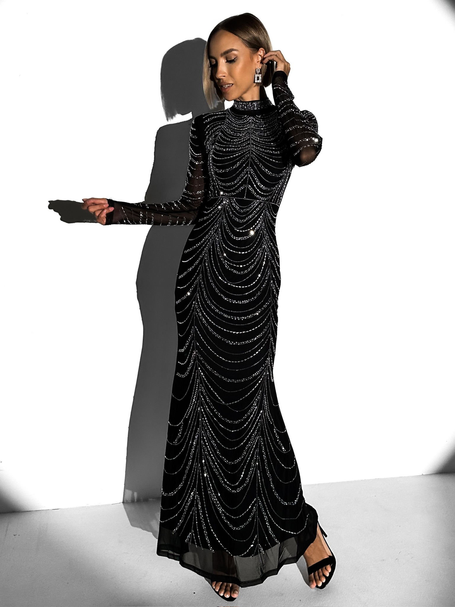 Čierne trblietavé dlhé šaty BISERKA s dlhým rukávom Veľkosť: L