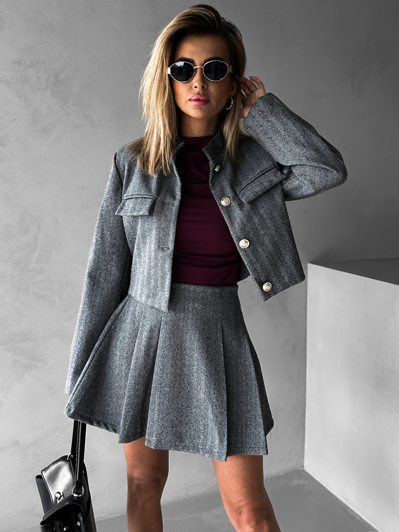 Šedá krátka skladaná sukňa PILIPO Veľkosť: S