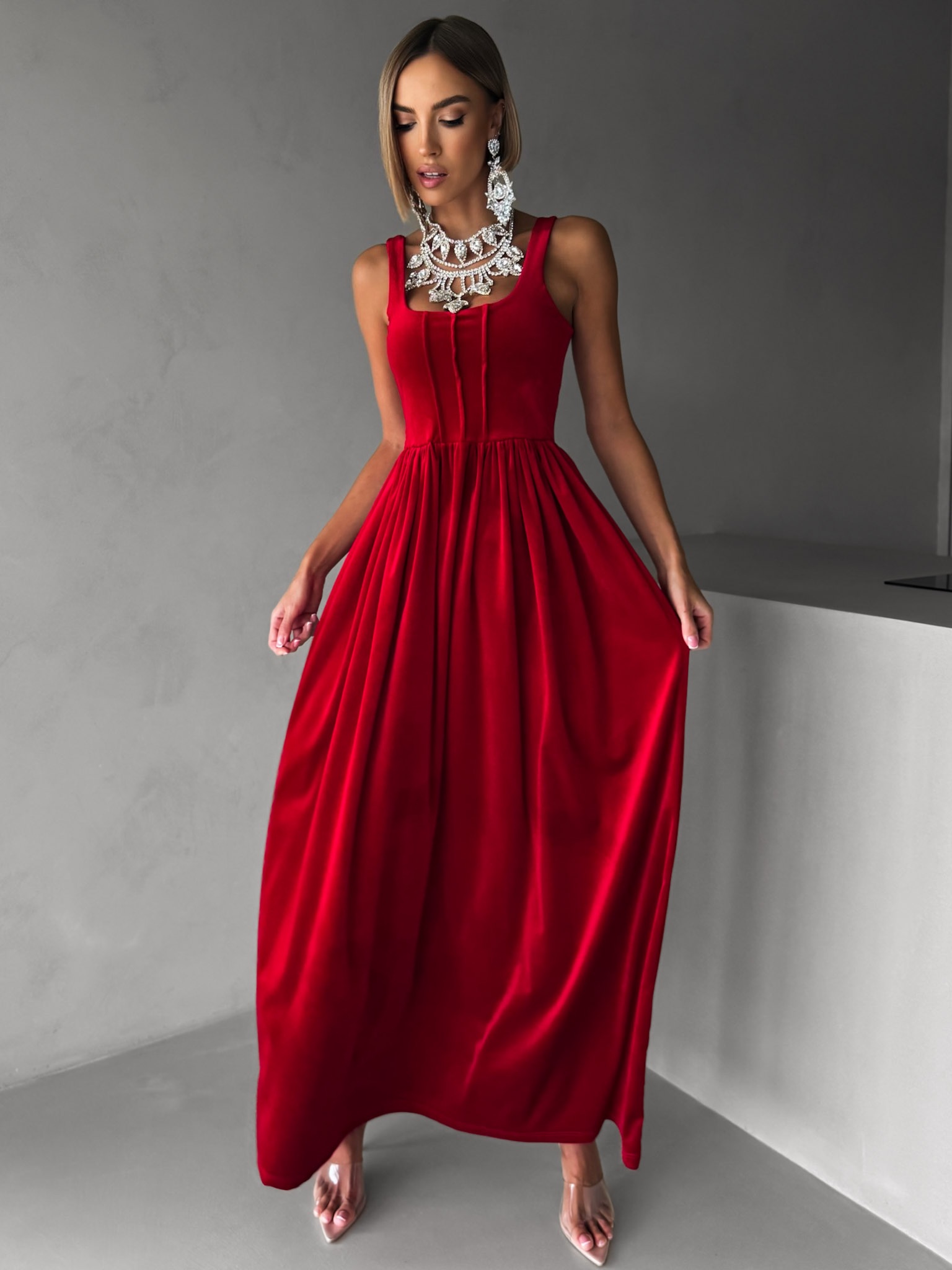 Červené vypasované zamatové dlhé šaty GAZMA Veľkosť: ONESIZE