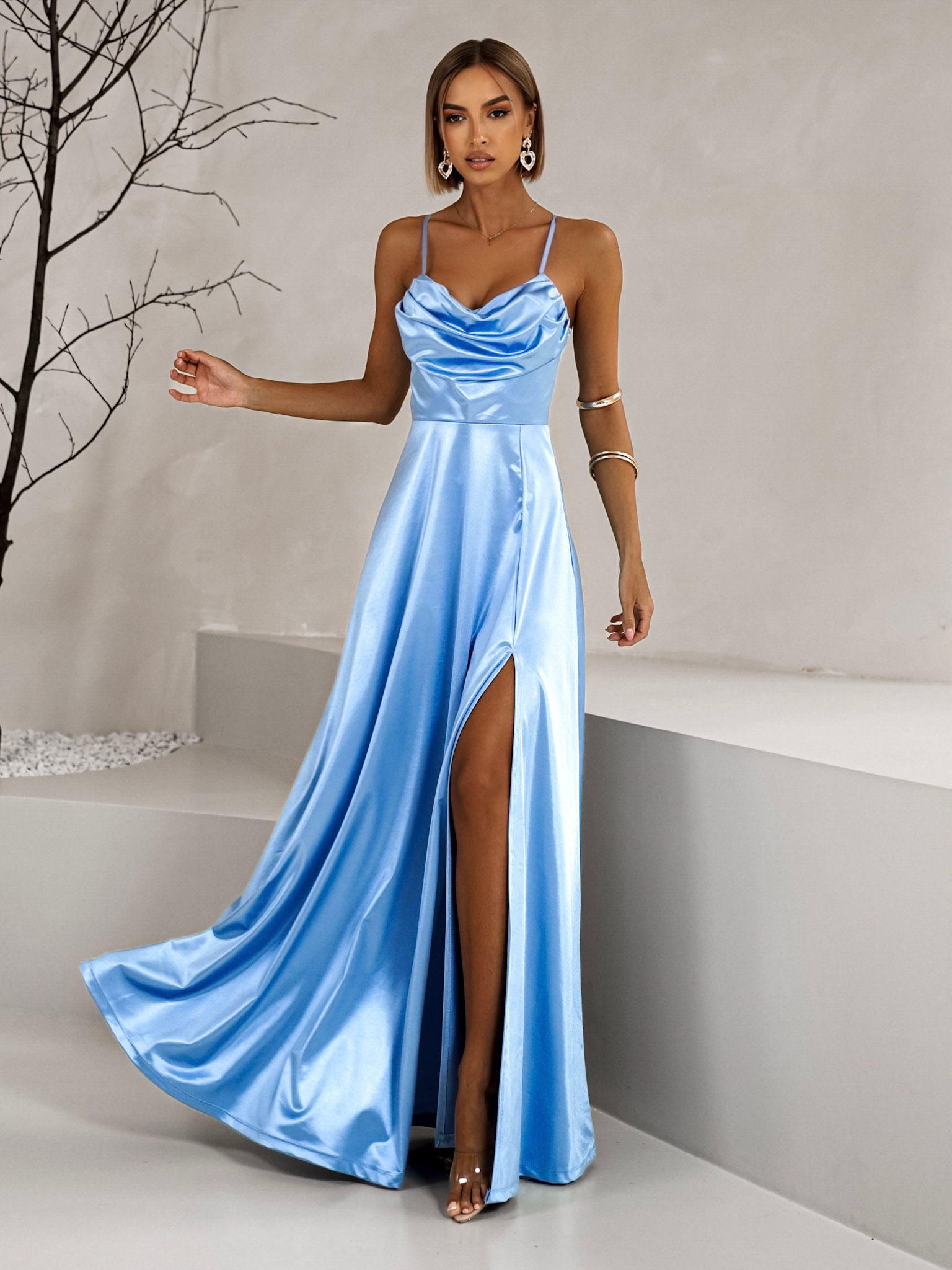 Svetlomodré saténové dlhé šaty LUNOREX Veľkosť: ONESIZE