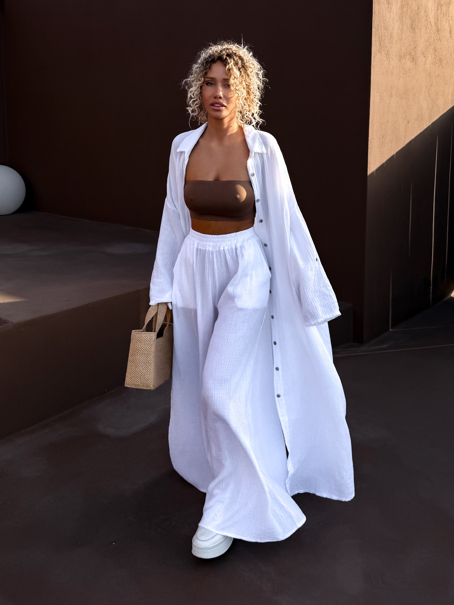 Biele dlhé maxi mušelínové košeľové šaty EVANES Veľkosť: ONESIZE