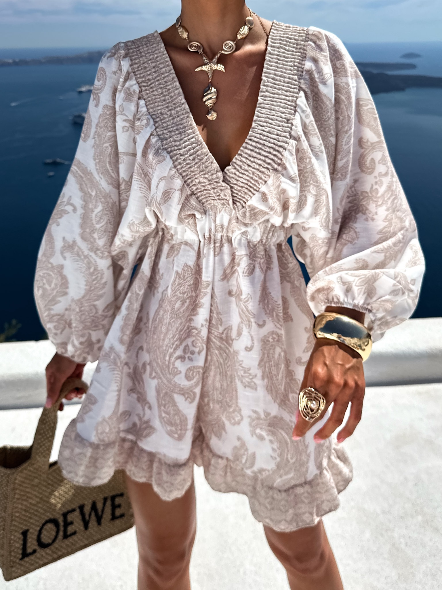 Béžový krátky letný overal ORIELLE s výstrihom do V Veľkosť: ONESIZE