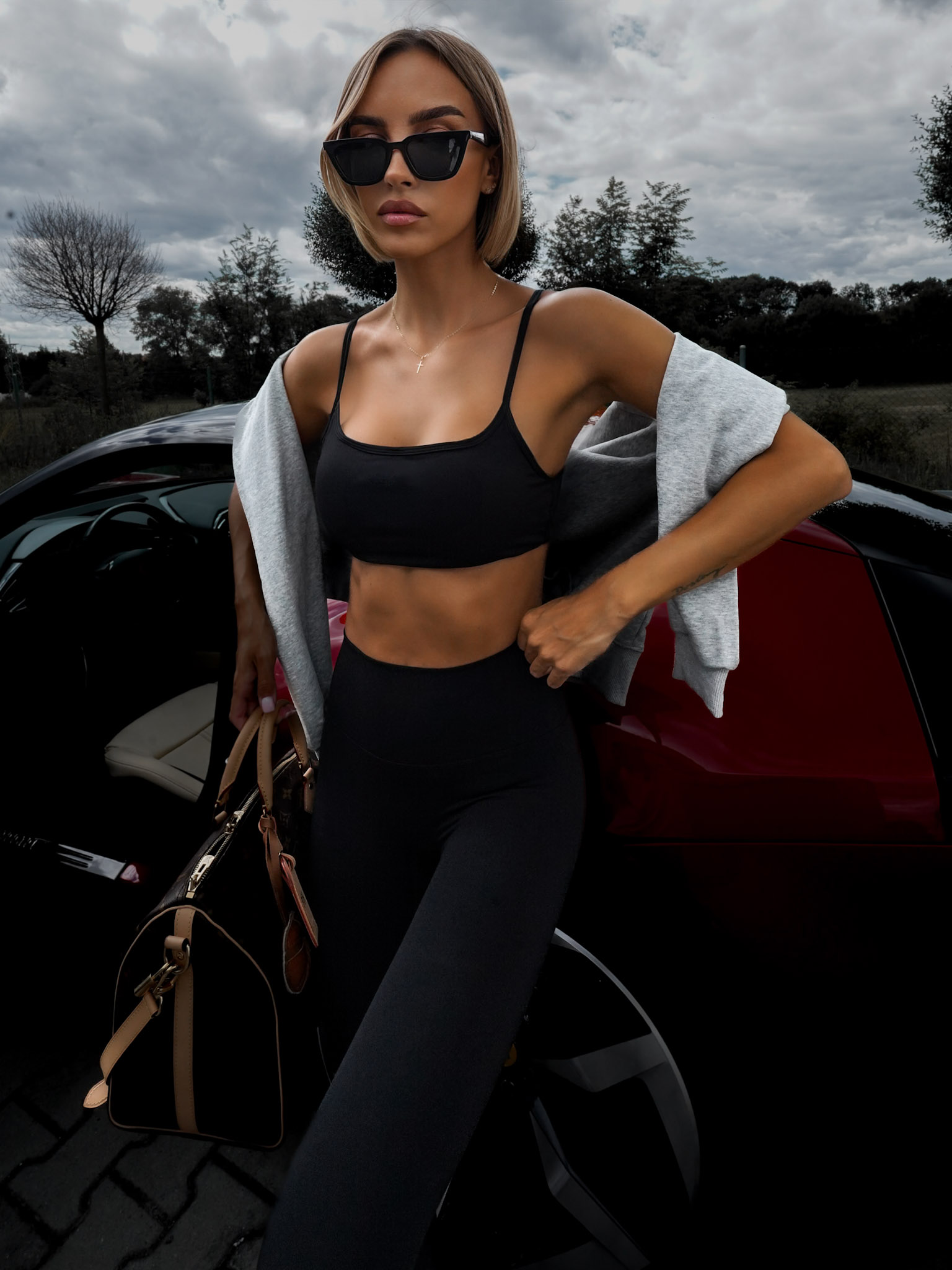 Čierna športová podprsenka EMONIA na ramienka Veľkosť: S