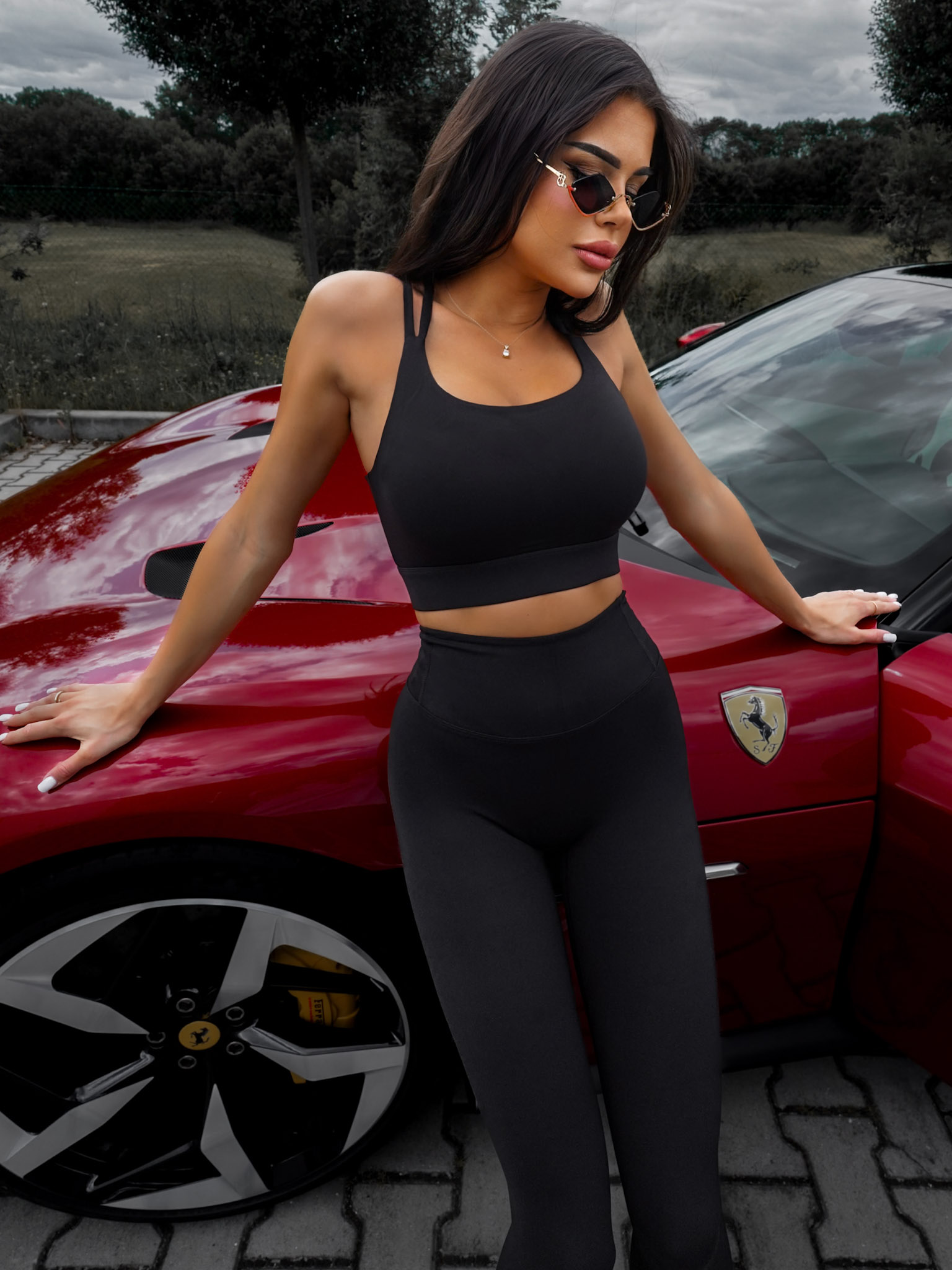 Čierna športová podprsenka LAVIRA s prekríženým chrbtom Veľkosť: M