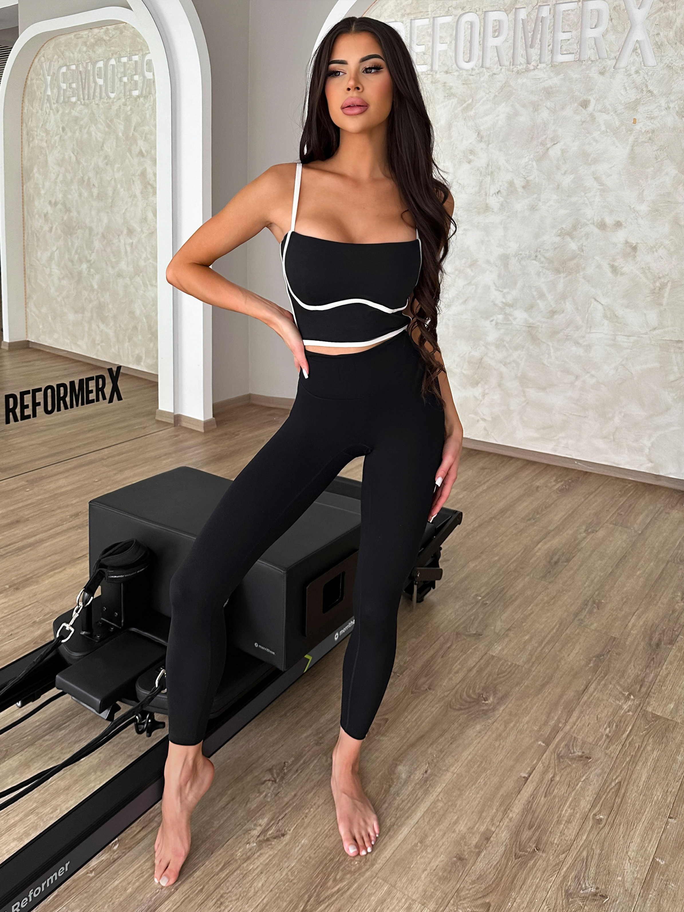 Čierna športová podprsenka VOMITA na ramienka Veľkosť: M